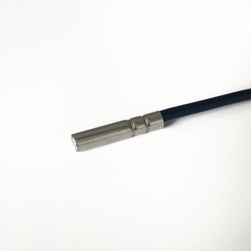 Temperature sensor with double groove